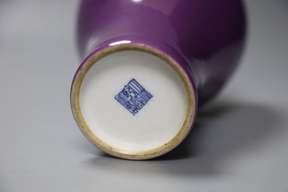 A Chinese porcelain vase, purple glazed, 22cm